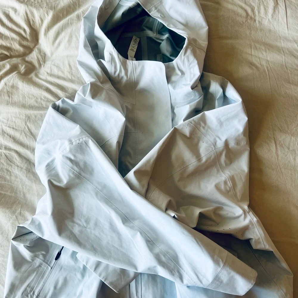 NWOT Lululemon Rain Chaser Jacket Sz 10 - Picture 3 of 5
